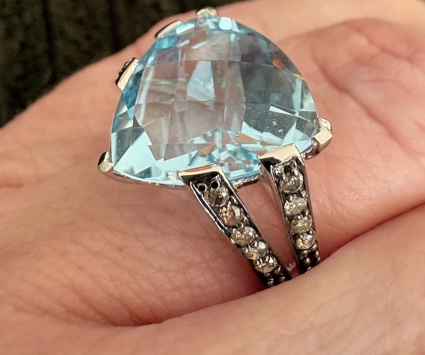 Anillo Le Vian Oro Blanco 14k con Topacio Azul y Diamantes Talla 7 Foto 4 de 4