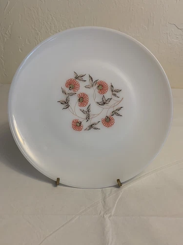 Fire King Fleurette 9” Dinner Plate Vintage Milk Glass Anchor Hocking