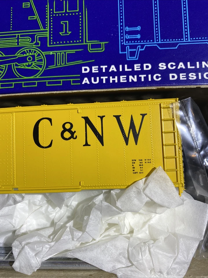 HO SCALE TRAIN. 50’ GARX BOX CAR. 1235 C & N W. ROUNDHOUSE. Made In USA. SALE!!! - Image 3 of 4