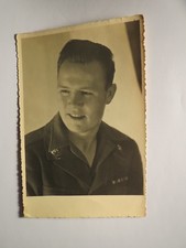 Soldat in Uniform - Kn&ouml;pfe ? / Foto 1946