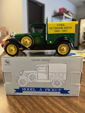 LIBERTY CLASSICFORD MODEL A PICKUP YORK OUTDOOR SHOW COIN BANK DIE CAST 1/25 MIB
