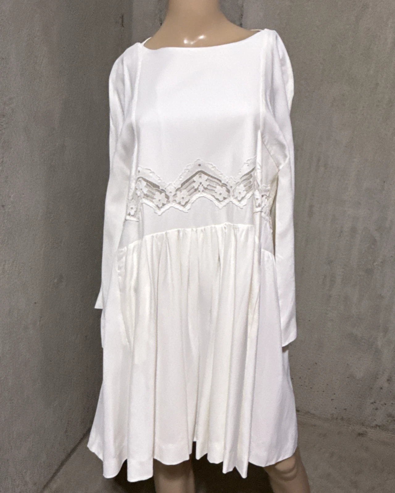 Chloe — Chloé 2016 Milk White Dove Lace Embroidered Wedding Bridal Dress US 4 / FR 36
