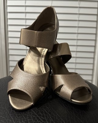 Life Stride Simply Comfort Elegant Gold Heels!   Size 8.5 