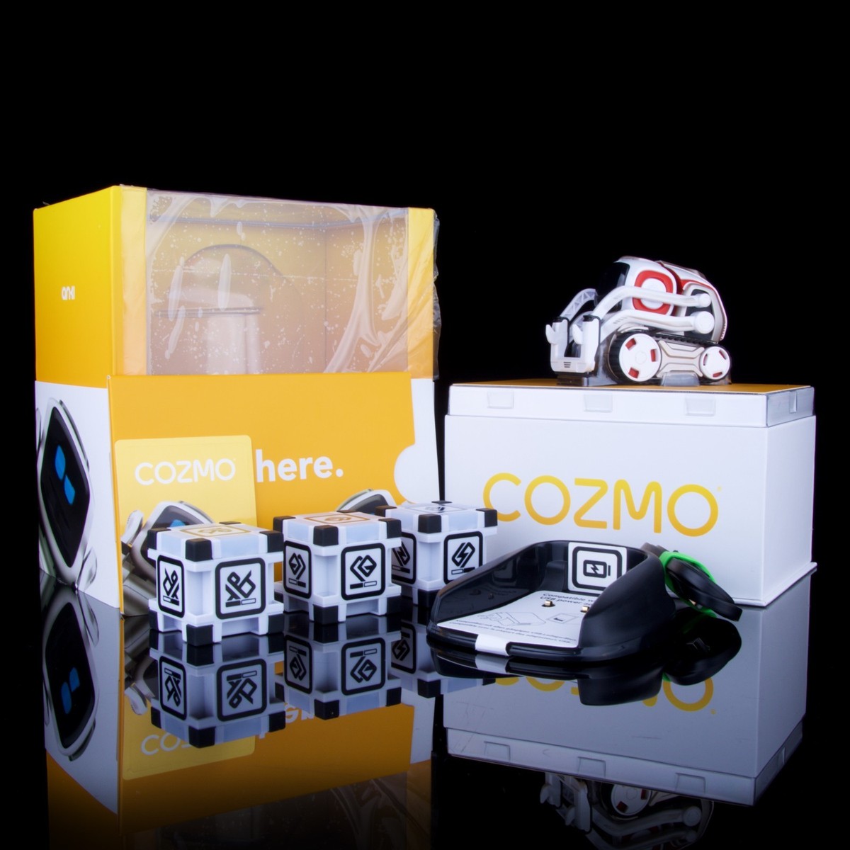 Cozmo ロボット Cozmo, the World's Cutest Robot, Now Teaches You to Code | WIRED
