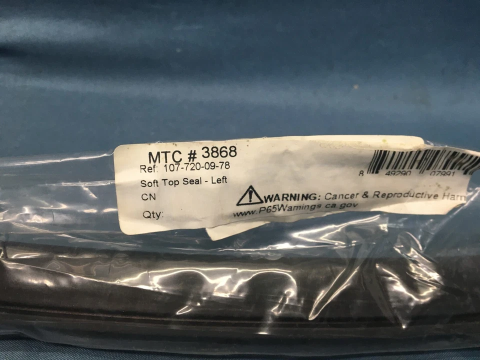 MTC#3868 Left Soft Top Seal Mercedes-Benz 350SL 380SL 380SLC 450SL 450SLC - Imagem 2 de 3