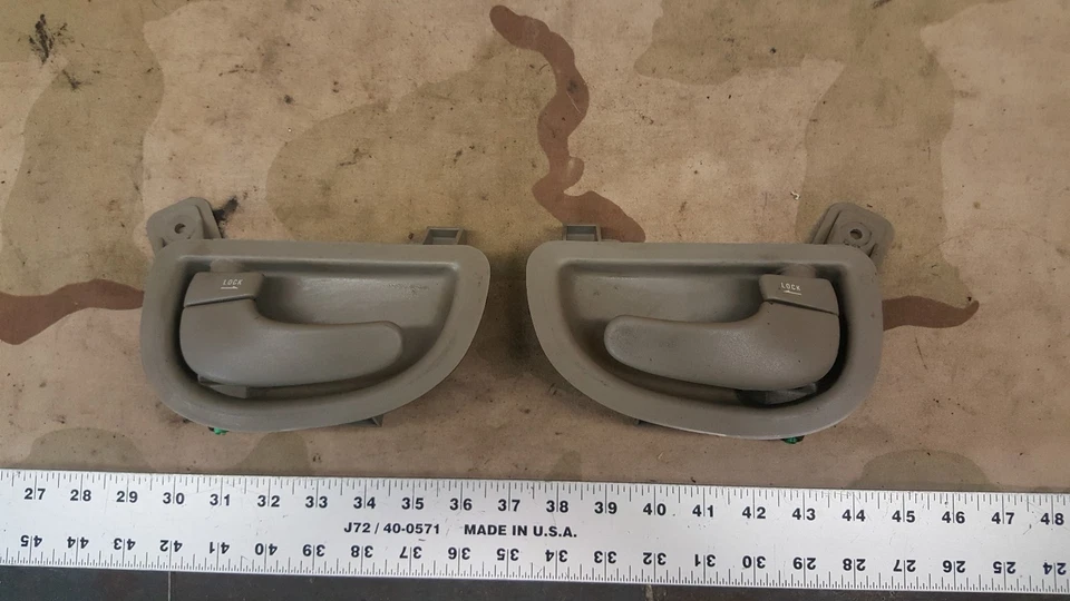 1999-2004 Oldsmobile Alero maçaneta interna lateral do passageiro traseira fabricante de equipamento original - Imagem 2 de 4