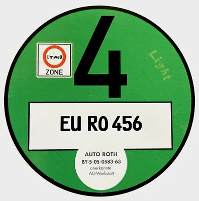 AUTO ROTH GRÜNE FEINSTAUBPLAKETTE - Euro Schild Schriftart D - Offiziell - UMWELTPLAKETTE
