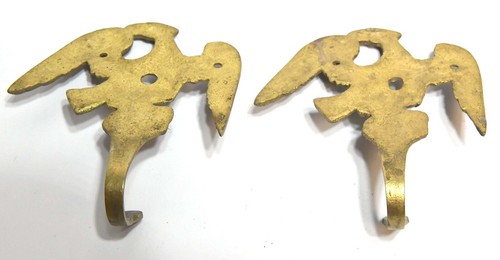 2 VINTAGE MATCHING BRASS AMERICAN EAGLE HOOKS - Picture 4 of 5