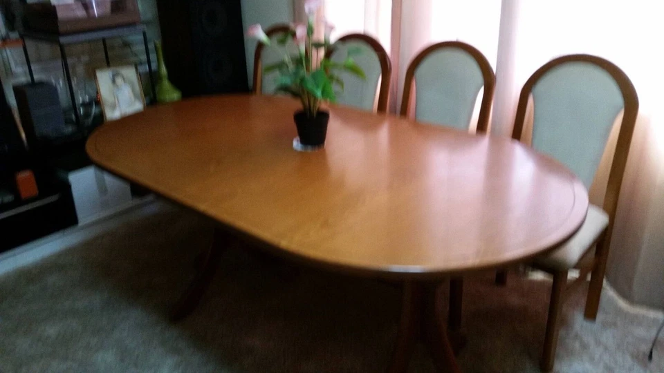 Extendable Timber Dining Table and five chairs, used - image 3 of 4