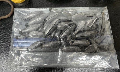 Vintage Trödel Schublade Lot Feuerzeuge Spiele Werkzeuge Angeln Knickerbocker Streichholz Halter etc. - Bild 12 von 13
