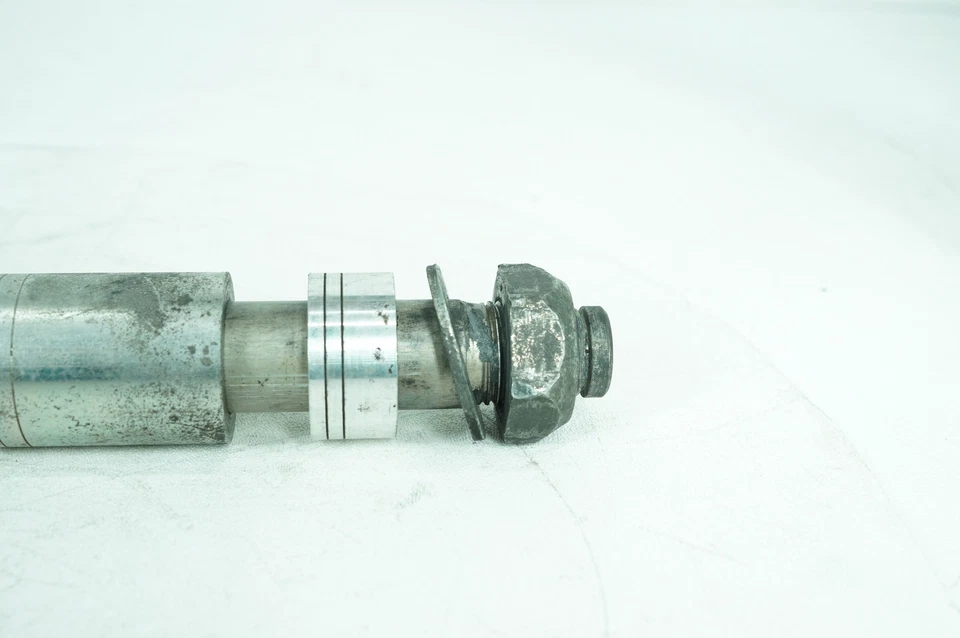 Harley Dyna FXDC 2011 Super Glide personalizada OEM eje de rueda trasera eje de perno 47641-06 Foto 3 de 4