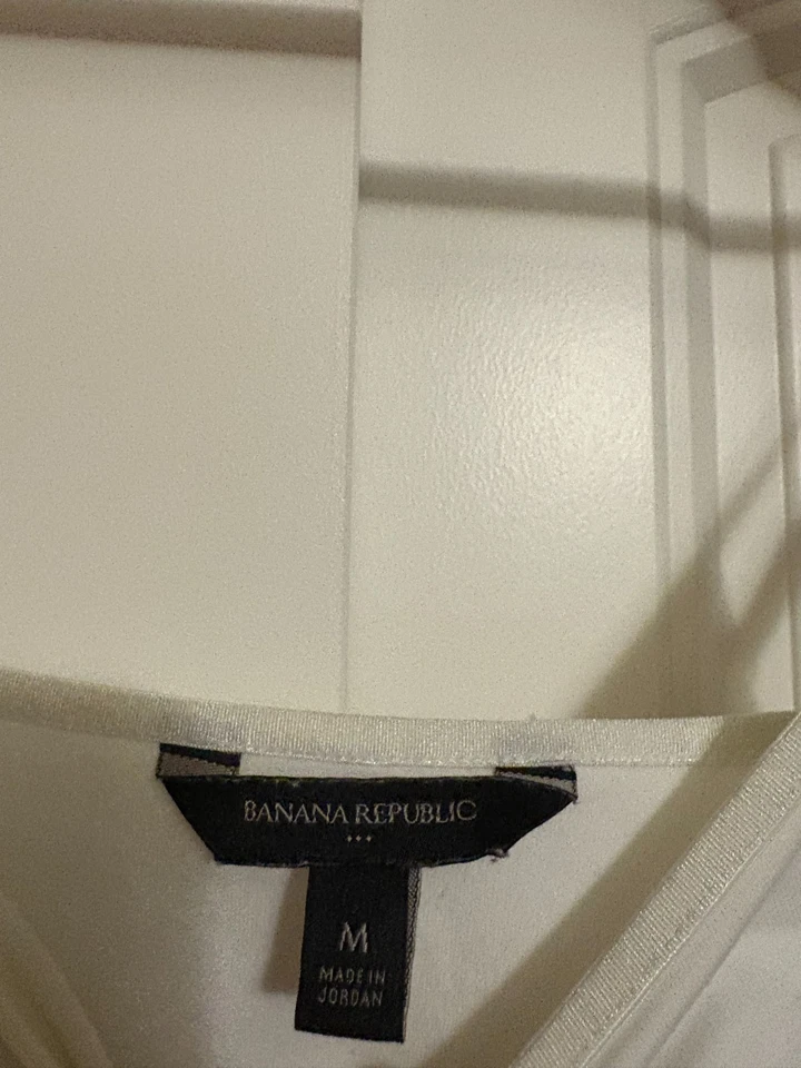 Camiseta sin mangas Banana Republic Factory con capas mediana blanca mezcla de nailon cami Foto 2 de 3