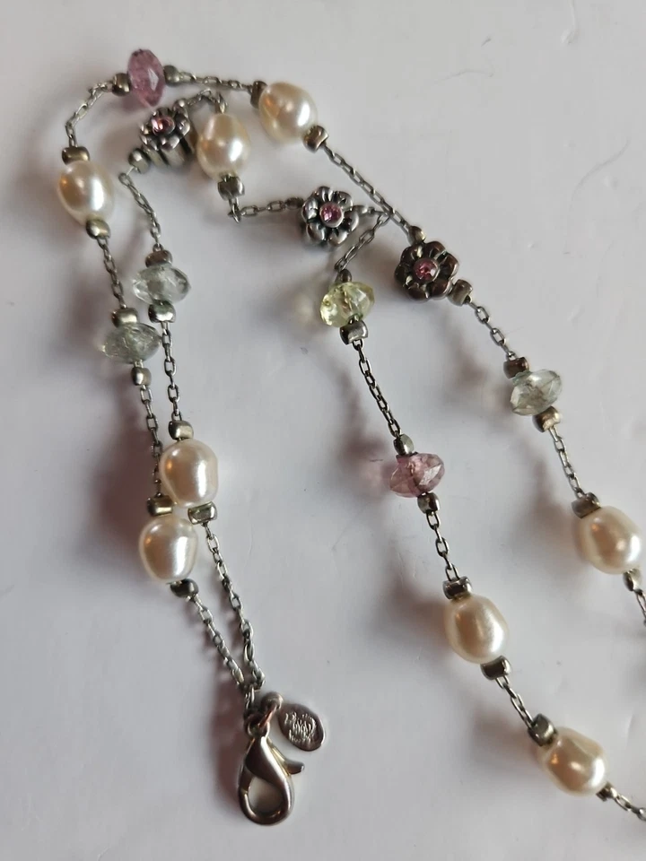 Este es un collar Madeline de doble cadena Premier Designs con perlas y... Foto 2 de 3