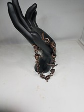 Bracelet en cuivre avec fil de fer barbelé avec patine foncée, 8,25 pouces