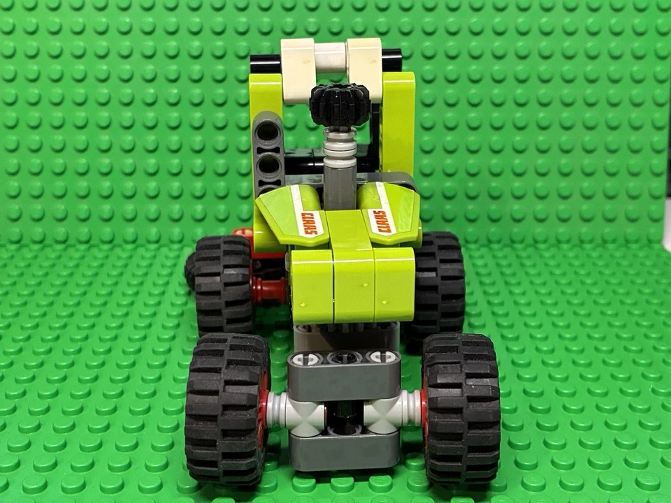 LEGO Technic 42102 Mini CLAAS XERION, photo 2 of 5