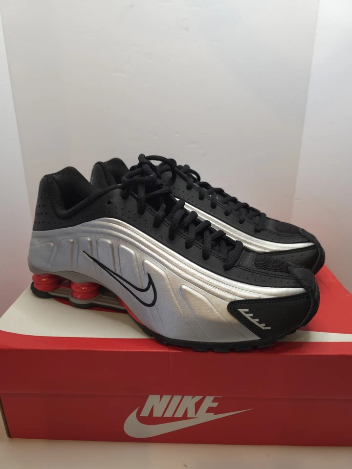 Talla 7Y - Zapatilla Nike Shox R4 Metálica Plateada Roja Picante CW2626-005 (GS) NUEVA Foto 4 de 4