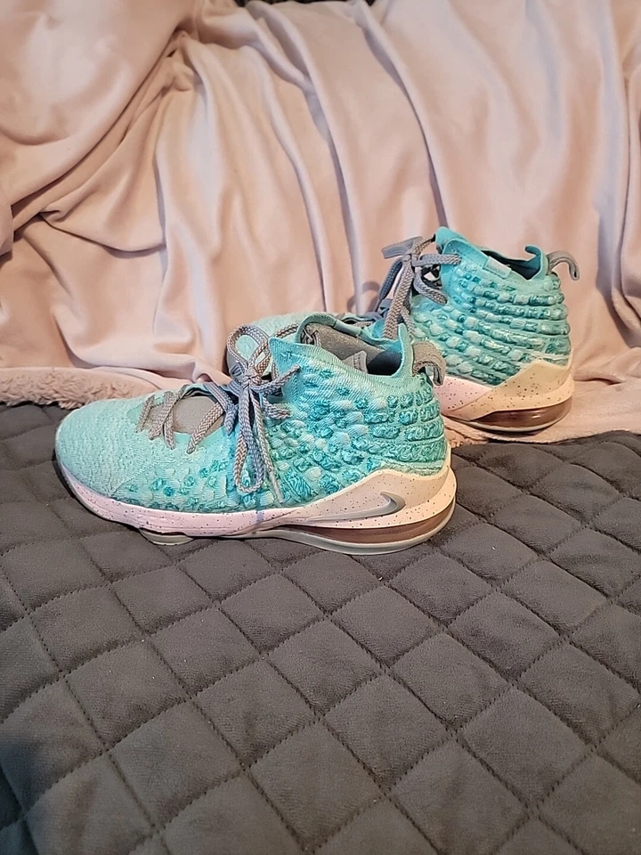 NIKE Air Lebron James 17 Size 7Y Aqua Blue - Image 3 of 4