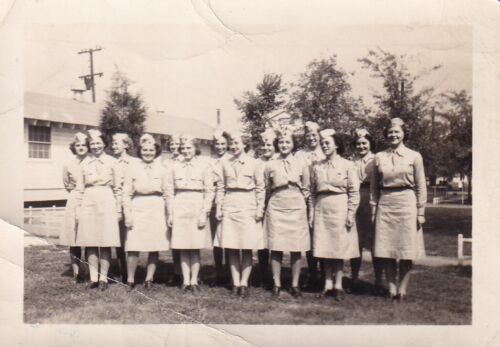 Original WWII Snapshot Photo 14 USMC MARINE or WAC WOMEN ALL NAMED!! 904 - Picture 1 of 2