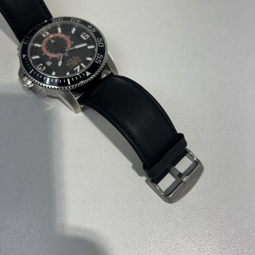 Reloj Invicta número de modelo 5527 esfera y correa negras - Imagen 5 de 7