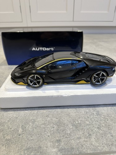 Autoart Lamborghini Centenario LP770-4 Carbon And Yellow Model Car 1/18 79114 - Picture 3 of 4