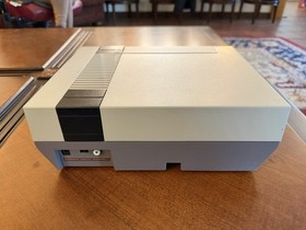 Nintendo NES-001 Console w/ Controller, AV Cables, The Goonies II, Duck Hunt