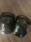 black Skatewiz Protect-1 knee pads featuring a durable protective shell — photo 6