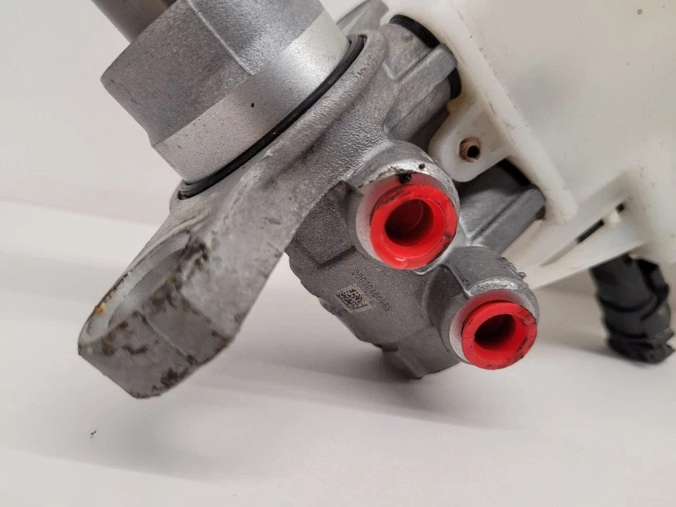 2013-2021 BUICK ENCORE Brake Master Cylinder VIN B 8th Digit Opt Luv 95414483 - Image 3 of 4