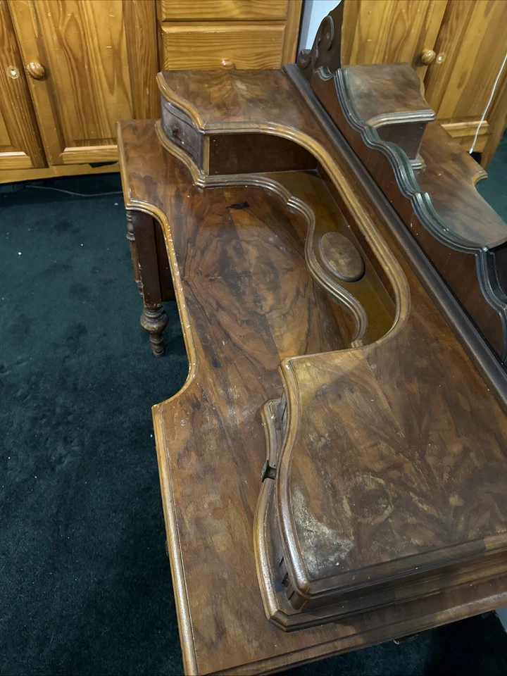 Hermoso tocador de madera: tiene defectos menores, pero son fáciles de arreglar” Foto 3 de 4