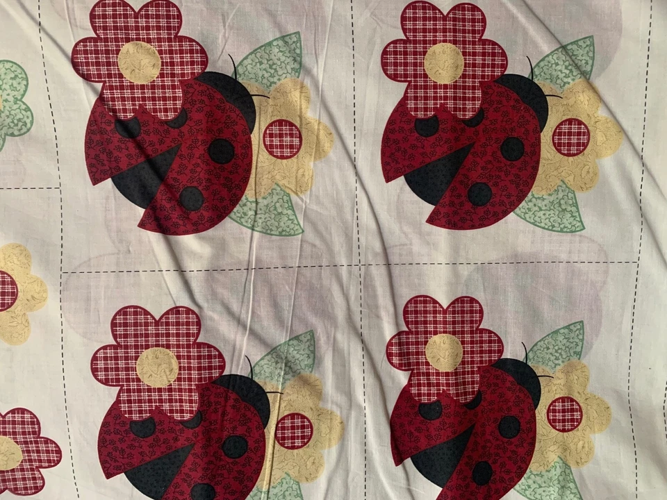 Tela acolchada de algodón grande Ladybug verano primavera con flores (1 3/8 Y = 49,75 cm) Foto 4 de 4