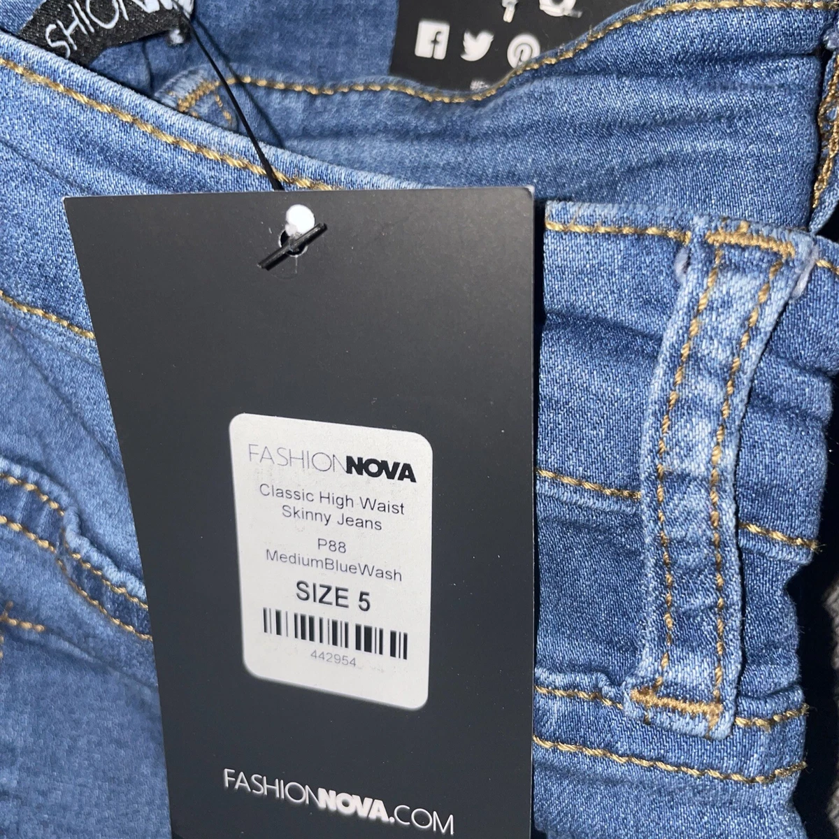 Women's Classic High Waist Skinny Jeans in Medium Blue Wash Size 0 by Fashion Nova