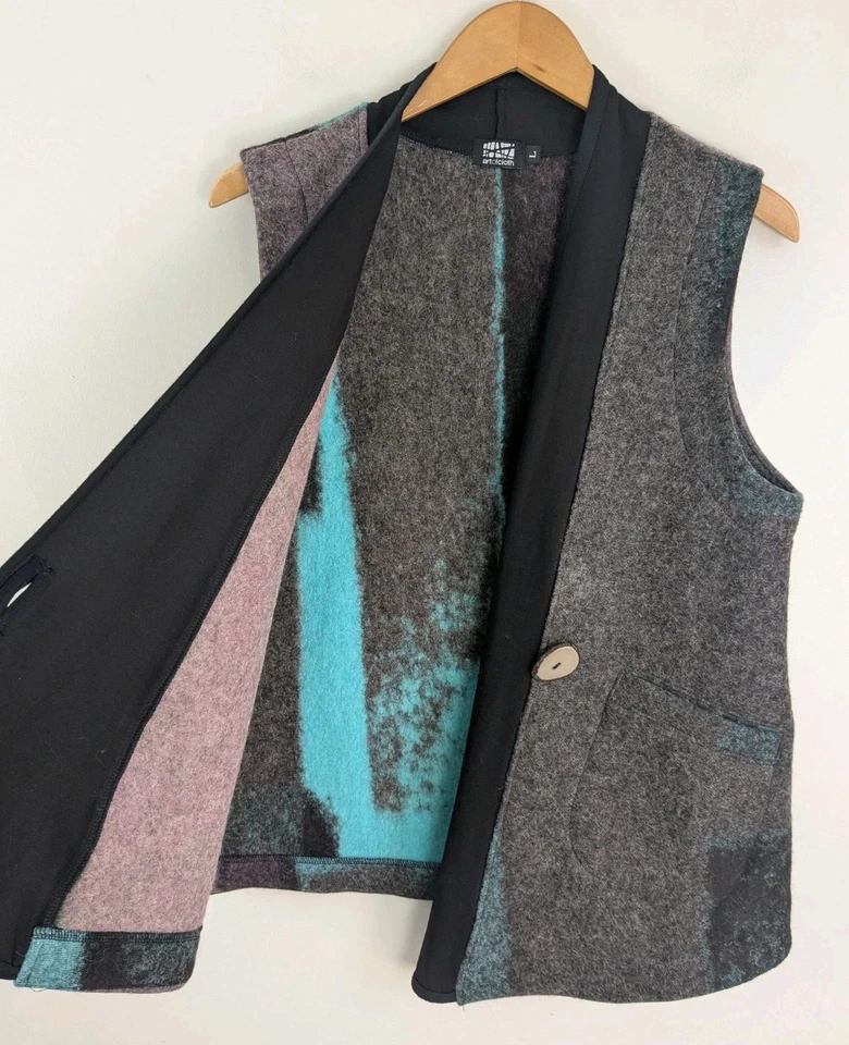 ARTE DE PANO Arte de Usar Colete Taos de Feltro de Lã Exclusivo Feito Artesanal Lagenlook Grande - Imagem 3 de 4