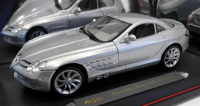 Maisto 1/18 Scale Diecast - 36653 Mercedes Benz SLR McLaren Silver - Image 2 of 4