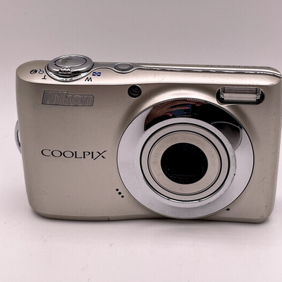 Nikon COOLPIX L22 シルバー Nikon Coolpix L22 12MP Digital Camera – Silver – Battery Cover