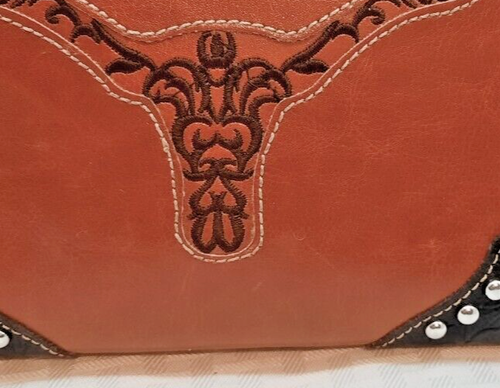 Cartera Country Roads Texas Longhorns - Logo Bordado - Tachuelas/Estrás - Imagen 3 de 9