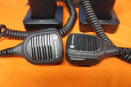 Motorola XPR 3300E Two Way Radio Walkie Talkie With Charger & Mic Attachment (2) - Zdjęcie 2 z 9