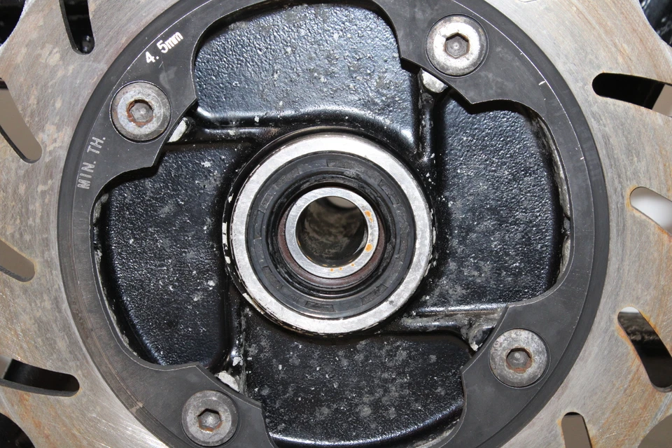 Llanta trasera Honda Cbr600f3 1996 con rotor Foto 3 de 4