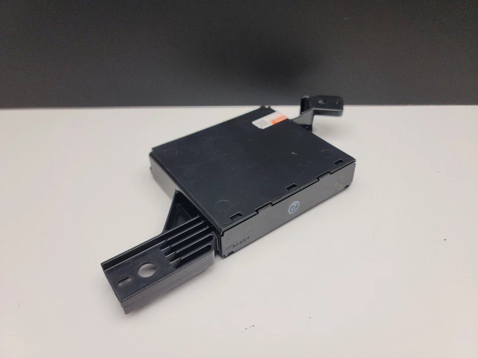 2017 2018 Toyota Sienna Air Conditioner Amplifier Control Module 88650-08210 - Image 3 of 4