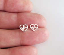 Sterling Silver 7mm Heartbeat Heart post stud earrings.