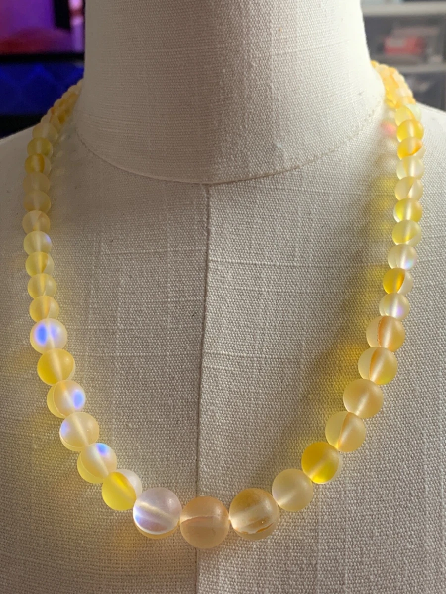 Lovely 20 inch yellow magic glass beaded necklace with magnetic clasp