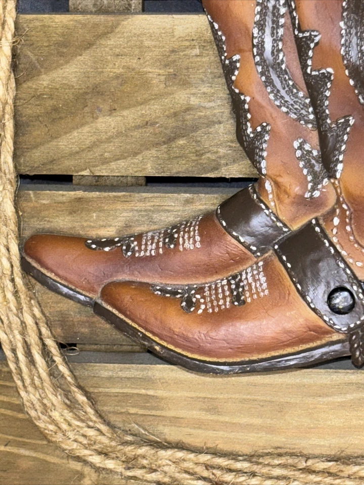 Botas de Vaquero Rústicas Decoración de Pared con Cuerda y Ganchos de Metal - Placa de Madera Occidental Foto 3 de 4