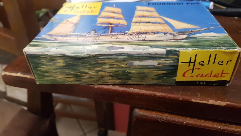 HELLER CADET 1/400 POURQUOI PAS BARCA A VELA PLASTIC MODEL KIT VINTAGE - Immagine 2 di 4