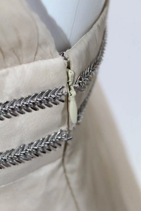 VERSACE Abito abito senza maniche beige avorio argento impreziosito collo alto 38 EU