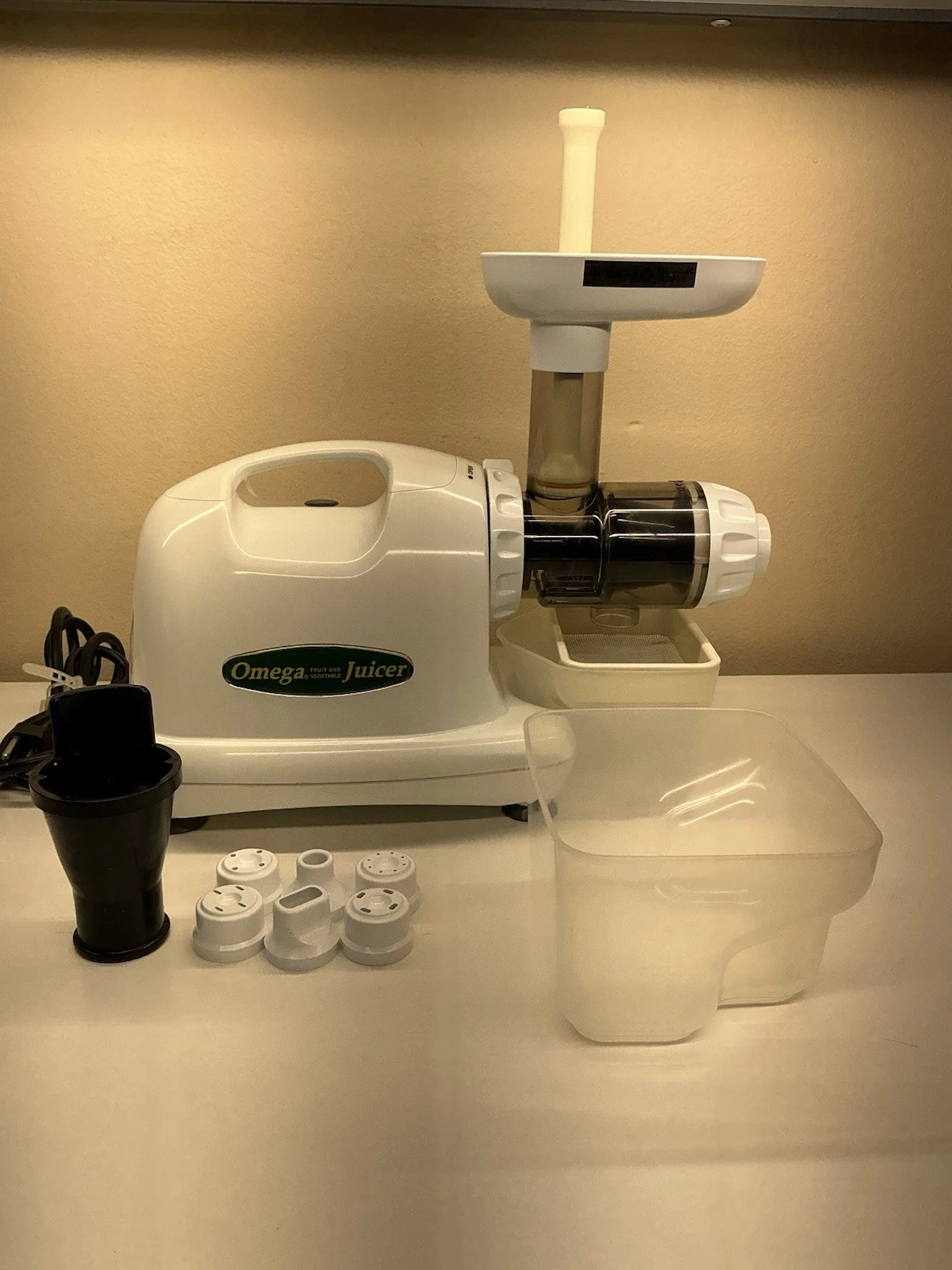 Omega 8004 Juicer Applicable for Household or Commercial Use tested working