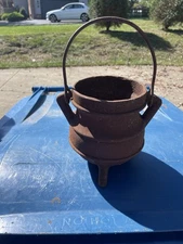 Vtg Small Cast Iron Witches Cauldron Pot Kettle 3 Leg Footed Wire Bail Handle