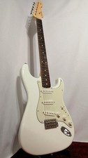 Fender Traditional II 60s Strat E-Gitarre Lindenholz Ahorn Hals