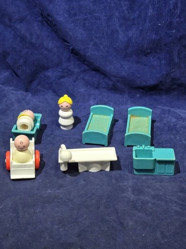 Vintage Fisher-Price Little People Hospital #931 Furniture +Rare Yellow Bib Baby