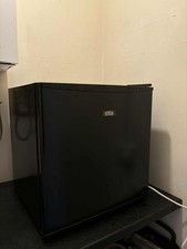 Kuhla Small Mini Freezer Black 31L Table Top with Removable Shelf KTTFZ0E5B