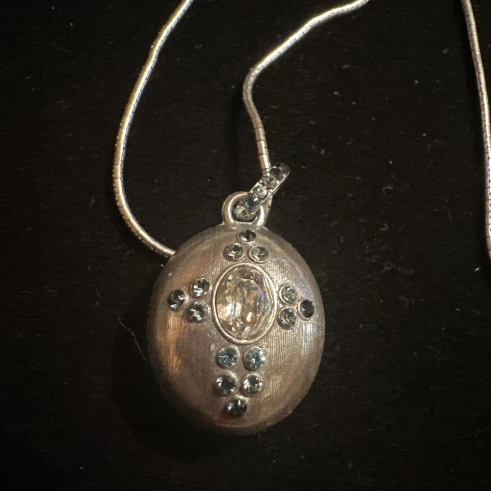 Collar Brighton Surrender Crysyal Reversible Azul Medallón Mensajes Con Estuche Foto 4 de 4