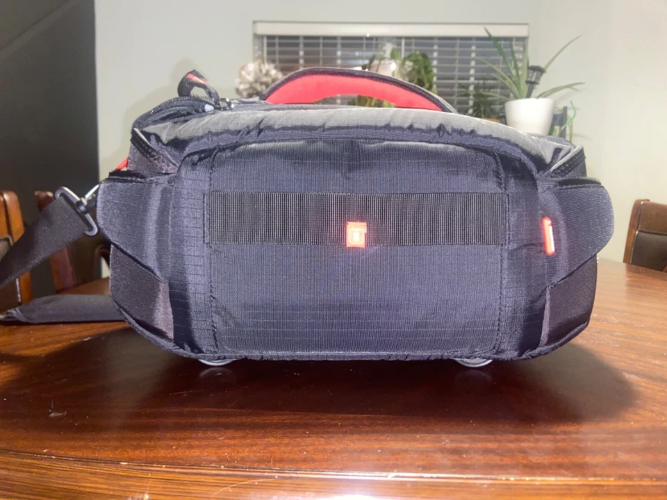 Manfrotto CC-191N PL  Shoulder Video Camera Bag for CC-191 Camcorders  Camera - Image 4 of 4