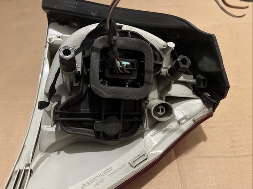 VW GOLF MK5 04-08 LAMP LIGHT REAR PASSENGER NEAR LEFT SIDE 1K6945095Q - Picture 9 of 18